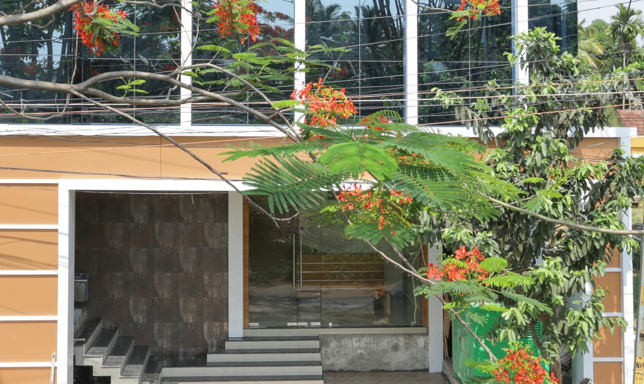 Treebo Trend Cmks Gulmohar Suites Kochi 외부 사진