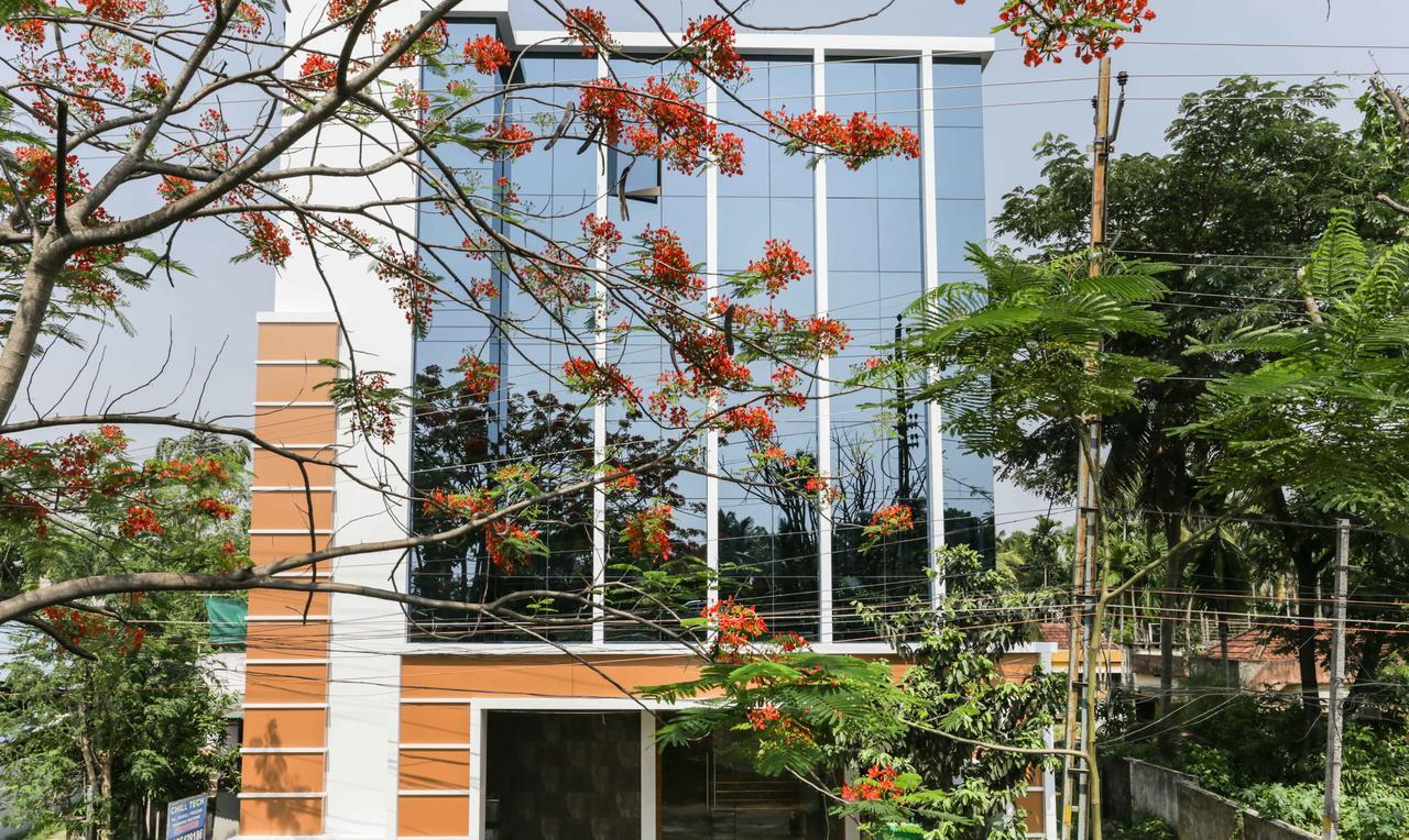 Treebo Trend Cmks Gulmohar Suites Kochi 외부 사진
